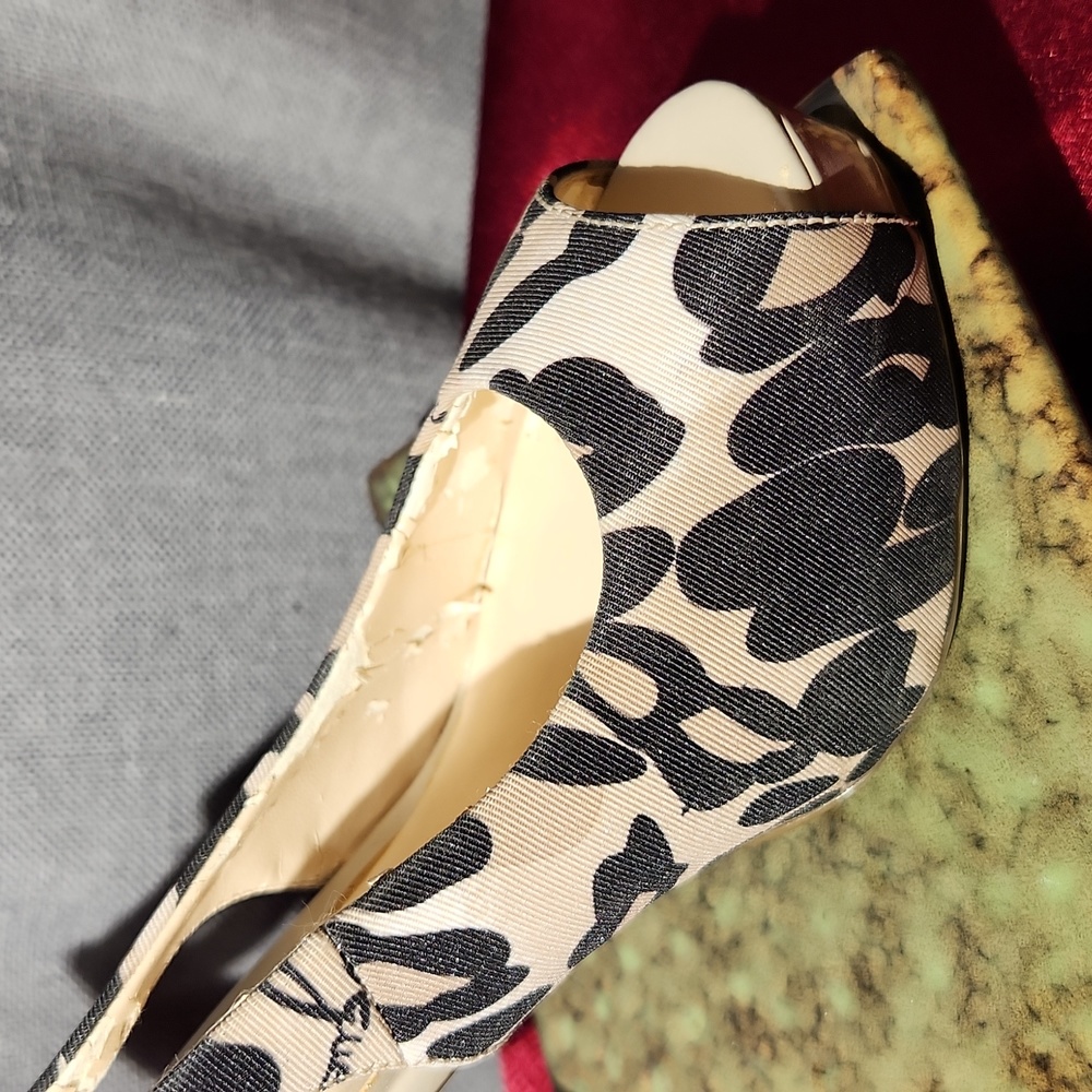 Guess Leopard Print Peep Toe Adjustable Buckle Cl… - image 6